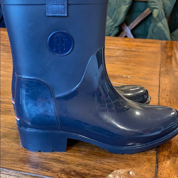 hilfiger rain boots womens